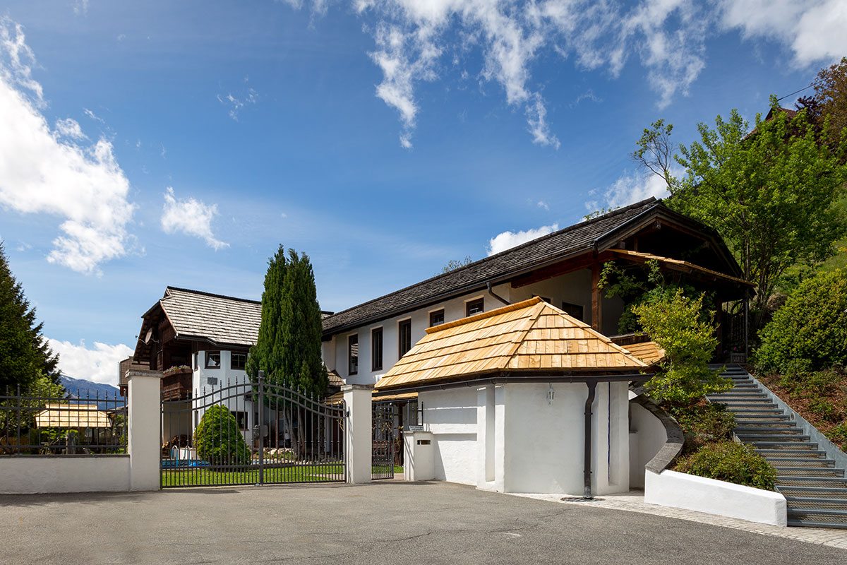 Außenanlage - Design Ferienhaus Berg Chalet Millstätter See