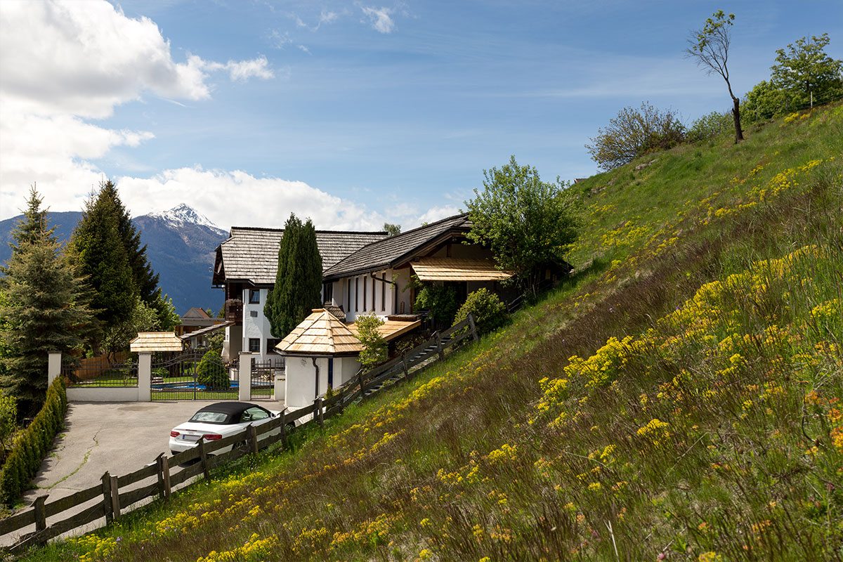 Außenanlage - Design Ferienhaus Berg Chalet Millstätter See