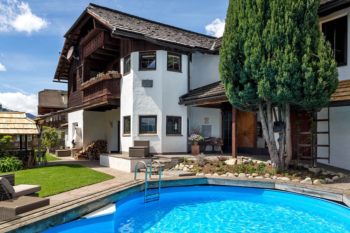 Außenanlage - Design Ferienhaus Berg Chalet Millstätter See